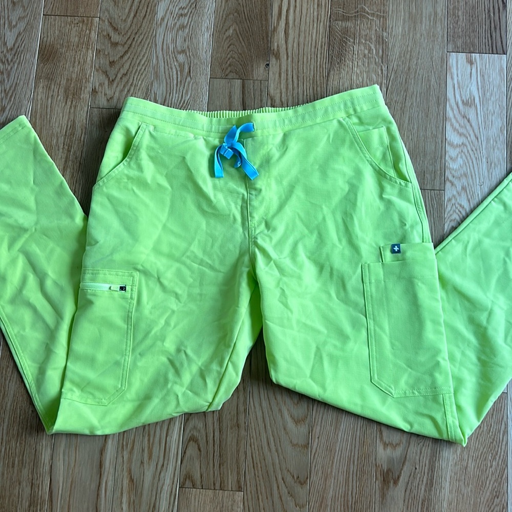 NWOT. Figs yola skinny scrub pant. Color similar to limeade